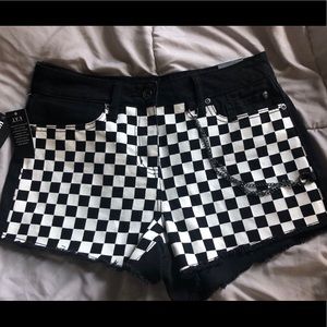 Hot Topic checkerboard link chain high rise short